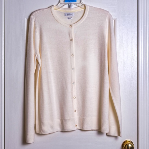 Van Heusen Sweaters - Van Heusen Winter White Cardigan with Pearl like buttons, Size L